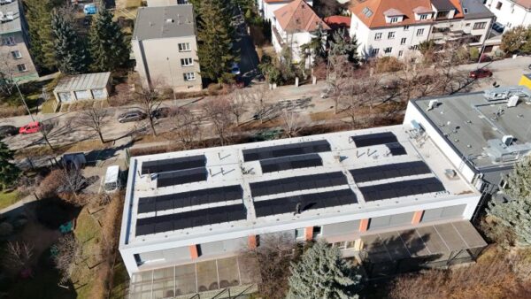 PCOE zrychlilo výstavbu fotovoltaik a ušetří Praze miliony ročně
